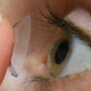 Winzige Lebewesen  können den menschlichen Körper nachhaltig schädigen oder sogar töten. Eine Frau erblindete wegen einer Amöbe unter ihren Kontaktlinsen.