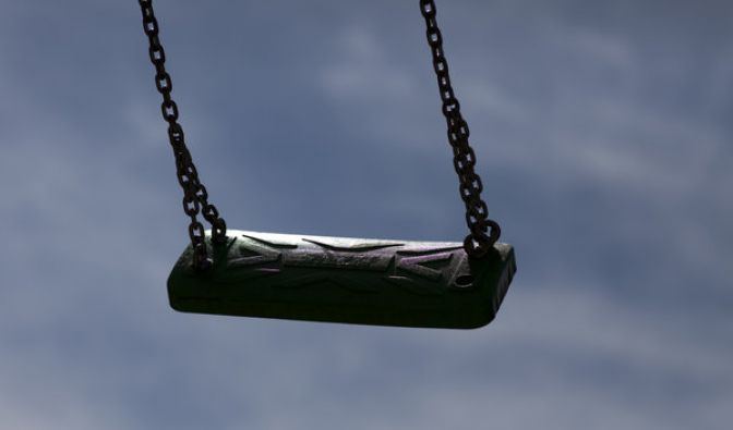 In Pfaffenhofen wurde ein Mädchen von vier jungen Männern auf einem Spielplatz nach einem Trinkspiel vergewaltigt. Die Polizei bittet um Mithilfe.
