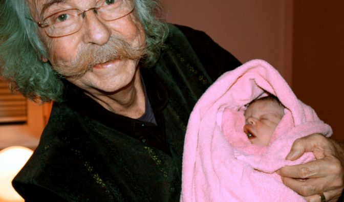 Natürlich die rühmliche Ausnahme: Jean Pütz wurde mit 74 Vater von Julie Josephine.