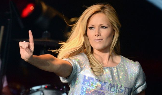 Obwohl Helene Fischer von Küssen auf der Haut singt ist ihr Hit Atemlos eigentlich ein Trennungs-Song.