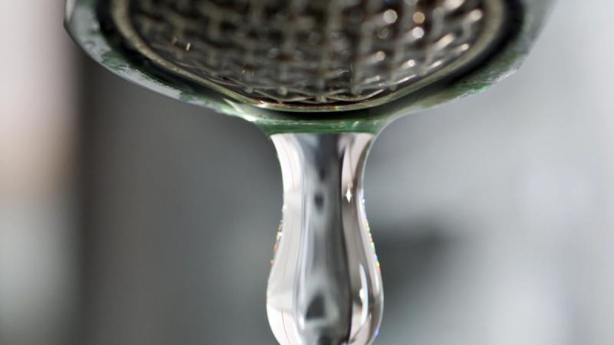 Erschreckend: In unserem Trinkwasser tummeln sich Metalle, Antibiotika und Pestizide, wie eine Studie belegt. (Foto)