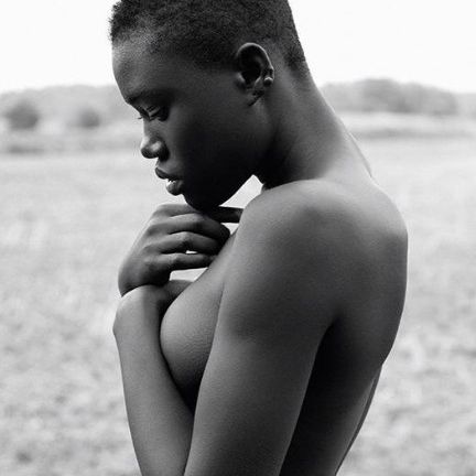 Sinnliches Nacktbild von GNTM-Aminata