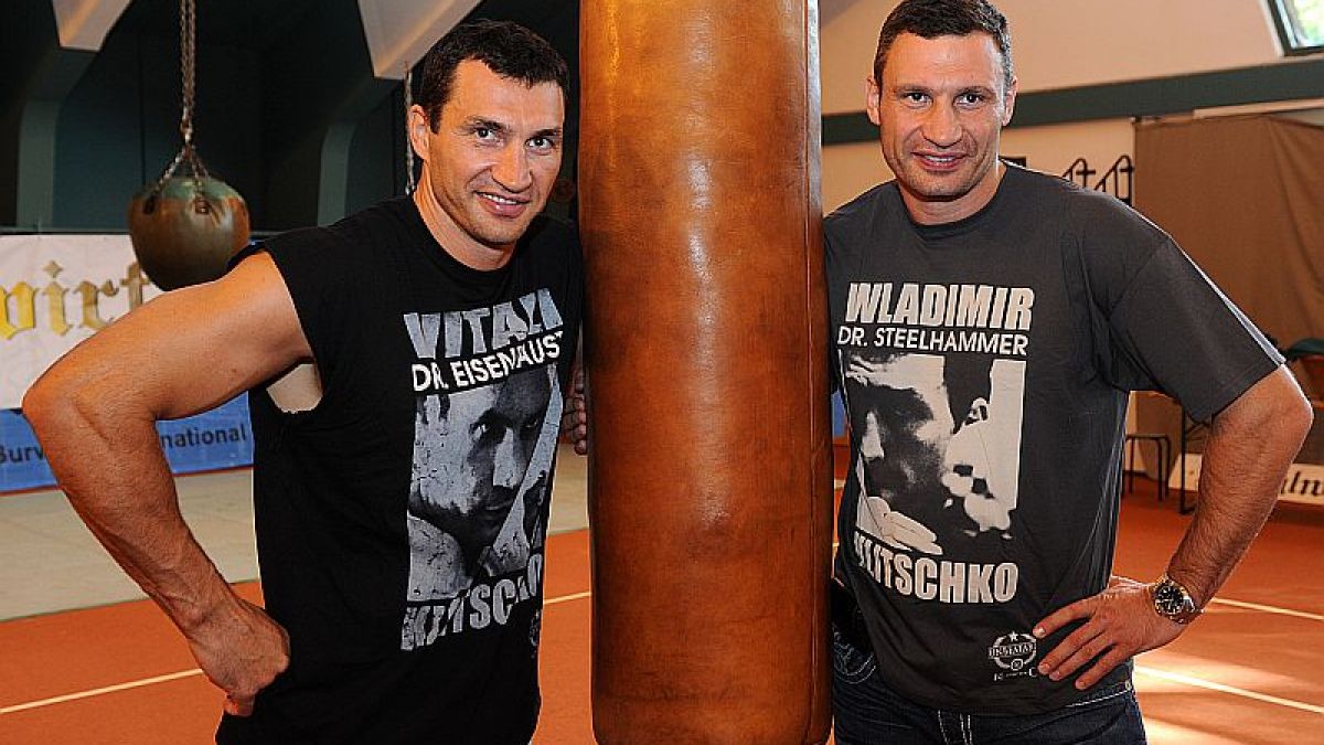 Sie blieben standhaft und behielten ihren Namen: Wladimir und Vitali Klitschko (von links). (Foto)
