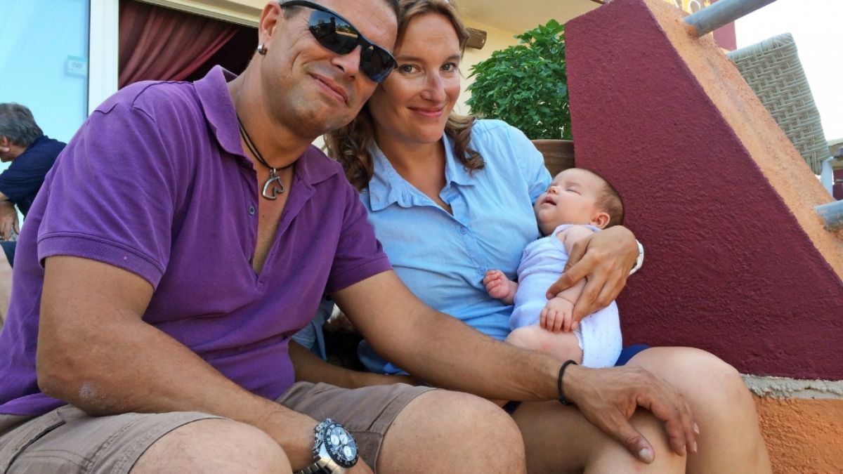 Zara Kosanke, Ehemann Georgios und Baby Lia. (Foto)