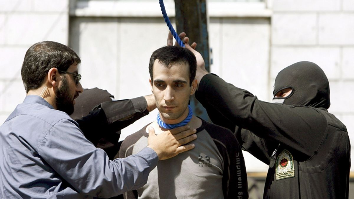 Öffentliche Hinrichtung des iranischen Mörders Majid Kavaousi - wäre so etwas auch in Deutschland denkbar? (Foto)