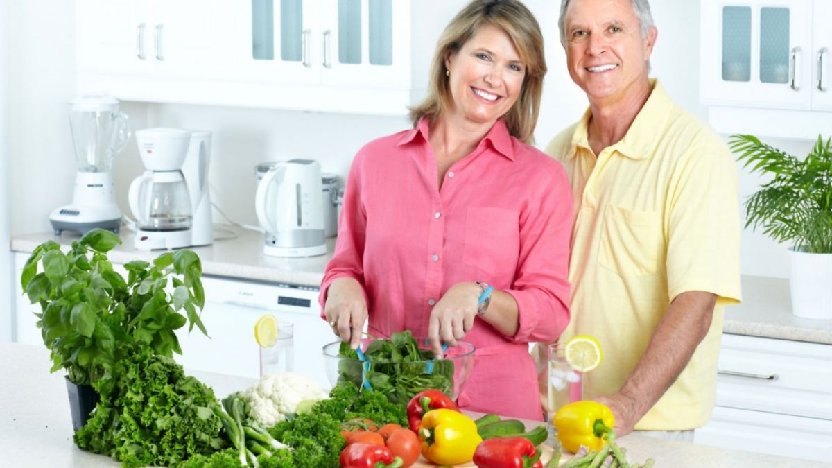 Eine Umstellung auf eine Ernährung mit viel Obst und Gemüse hilft das Säure-Basen-Gleichgewicht zu halten. (Foto)
