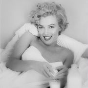 Marilyn Monroe verdiente in jungen Jahren ihr Geld mit Nacktfotos, angeblich soll sie auch vor laufender Kamera Sex gehabt haben Marilyn Monroe verdiente in jungen Jahren ihr Geld mit Nacktfotos, angeblich soll sie auch vor laufender Kamera Sex gehabt haben