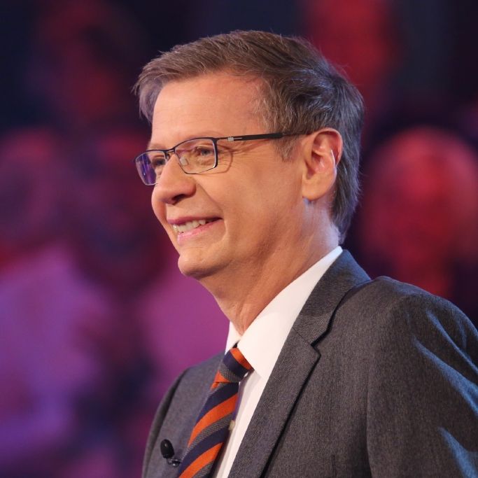 Günther Jauch sprachlos: Wirrer Doktorand verrät Geheimcode! Günther Jauch sprachlos: Wirrer Doktorand verrät Geheimcode! (Foto)