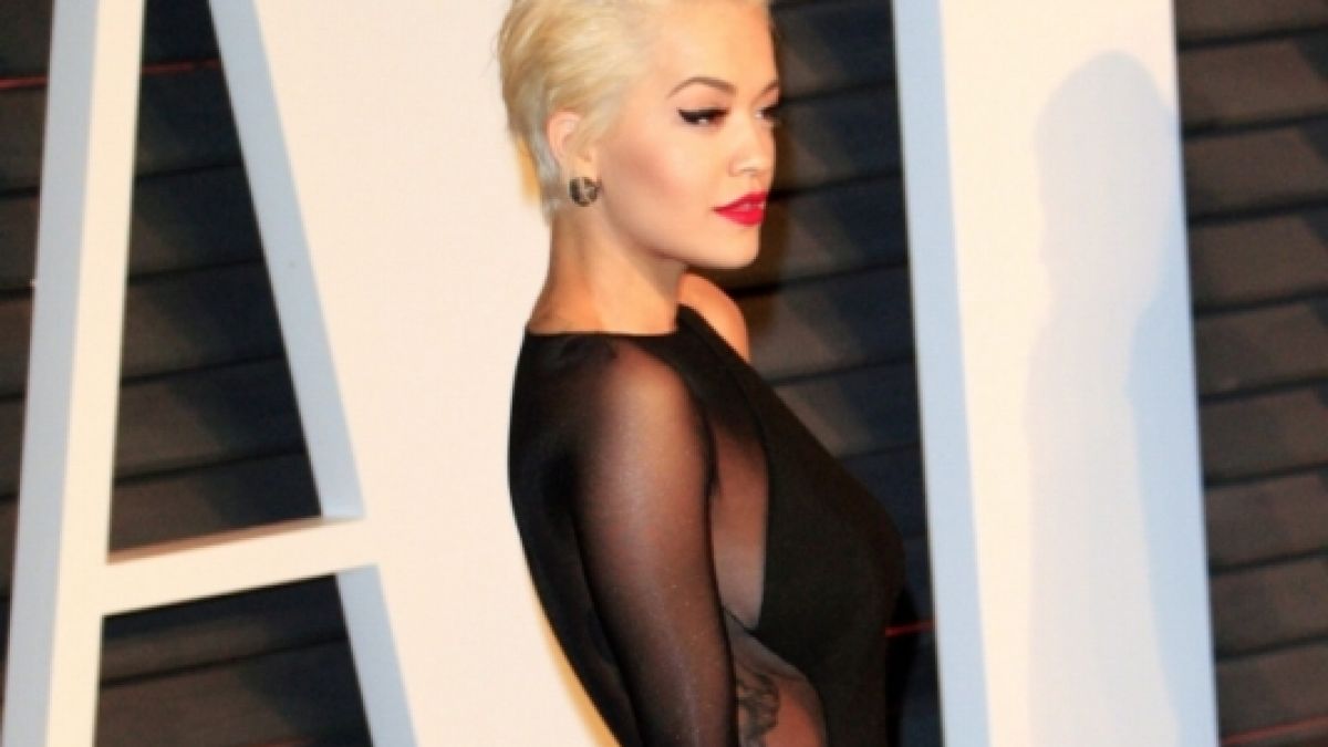 Ist das ein Kleid oder ein Negligé? Egal, Rita Ora kann es tragen. (Foto)