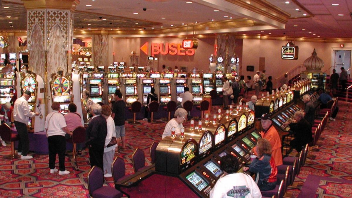 Kinder dürfen Casinos in den USA in Begleitung von Erwachsenen zwar betreten, aber nicht spielen. (Foto)