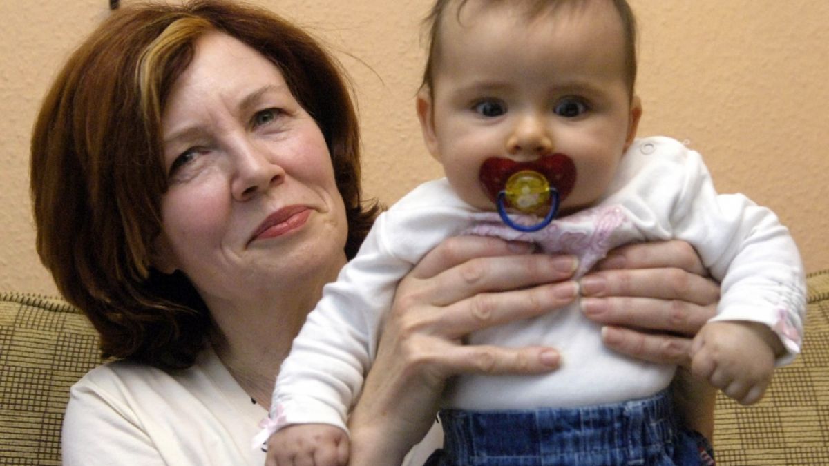 Annegret Raunigk ist mit 65 Jahren und nach 13 Kindern nun mit Vierlingen schwanger. Ihr jüngstes Kind Lelia (Foto) kam 2005 zur Welt. (Foto)