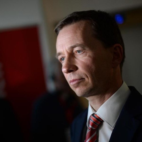 Bernd Lucke gründet neue Partei "Weckruf 2015" Bernd Lucke gründet neue Partei "Weckruf 2015" (Foto)