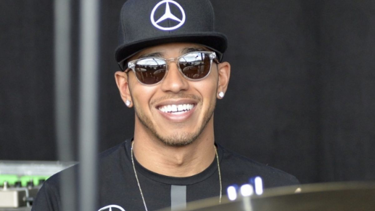 Lewis Hamilton Privat F1 Weltmeister In Bester Flirtlaune Ist Etwa Eine Neue Freundin In Sicht News De