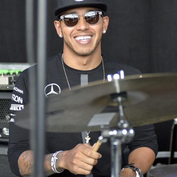 F1-Weltmeister in bester Flirtlaune! Ist etwa eine neue Freundin in Sicht? F1-Weltmeister in bester Flirtlaune! Ist etwa eine neue Freundin in Sicht? (Foto)