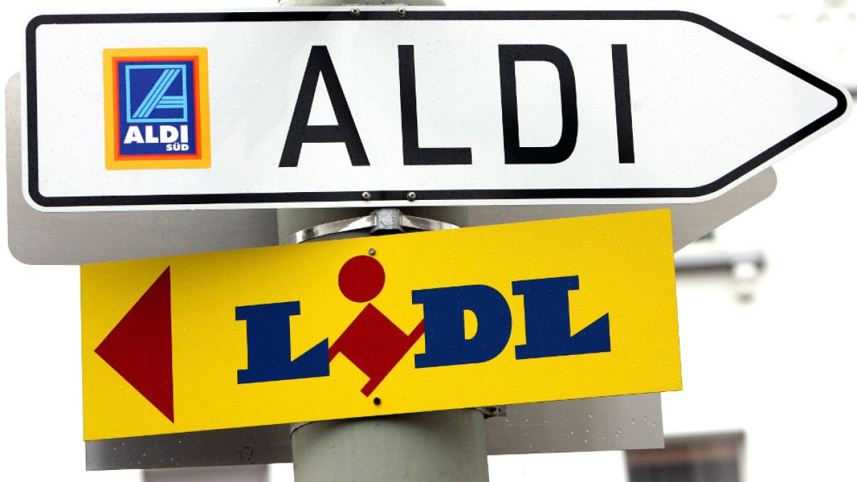 Der Konkurrenzkampf zwischen Aldi und Lidl verschärft sich. (Foto)