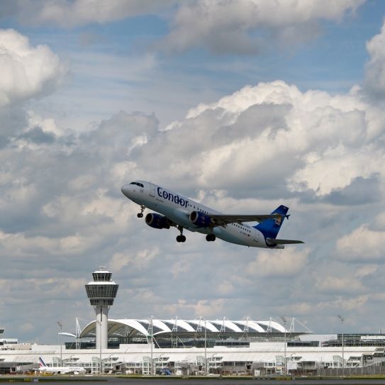 Nach Axt-Vorfall im Flieger: Wie viel Alkohol ist erlaubt? Nach Axt-Vorfall im Flieger: Wie viel Alkohol ist erlaubt? (Foto)