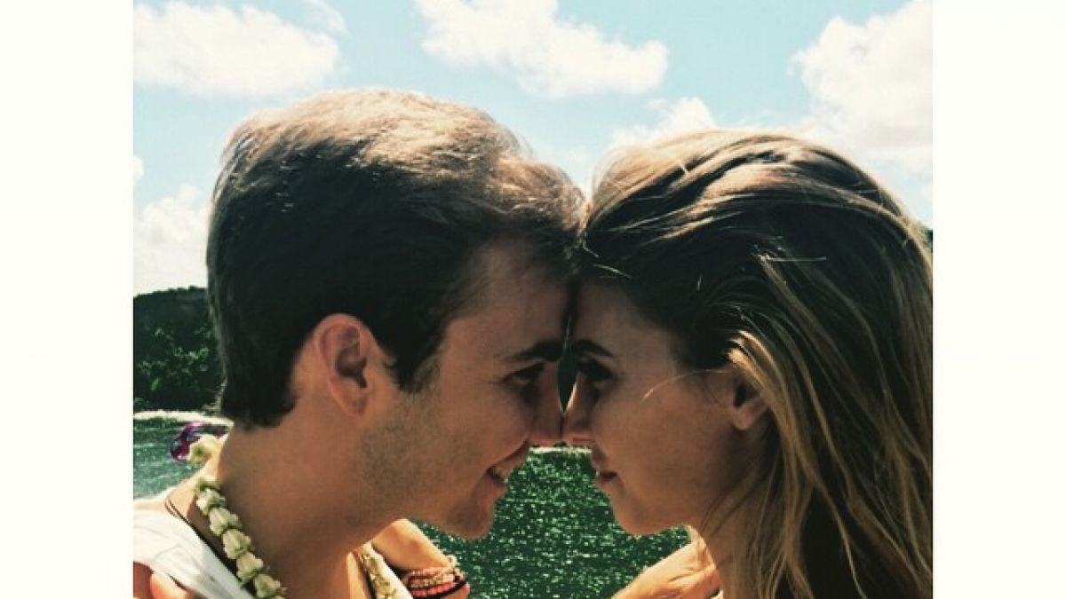 Mario Götz mit seiner Model-Freundin Ann-Kathrin Brömmel beim romantischen Hawaii-Urlaub. (Foto)