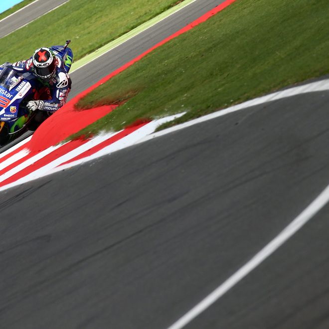 Rossi gewinnt Regen-Rennen in Silverstone: die Ergebnisse Rossi gewinnt Regen-Rennen in Silverstone: die Ergebnisse (Foto)