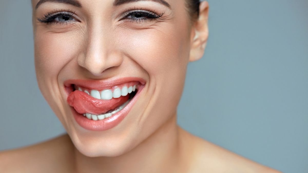 Strahlend weiße Zähne sind Teil des Schönheits-Ideals. (Foto)