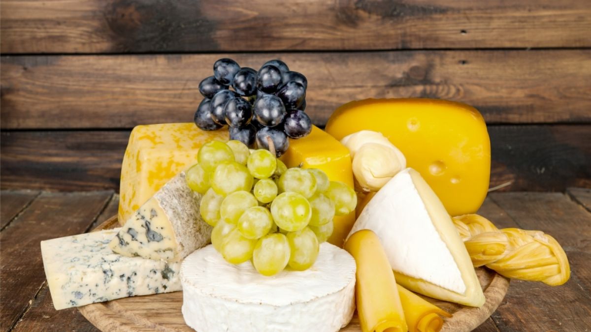 Der Verzehr von Käse ist besonders gut, wenn man seine Zähne ein bisschen aufhellen will. (Foto)