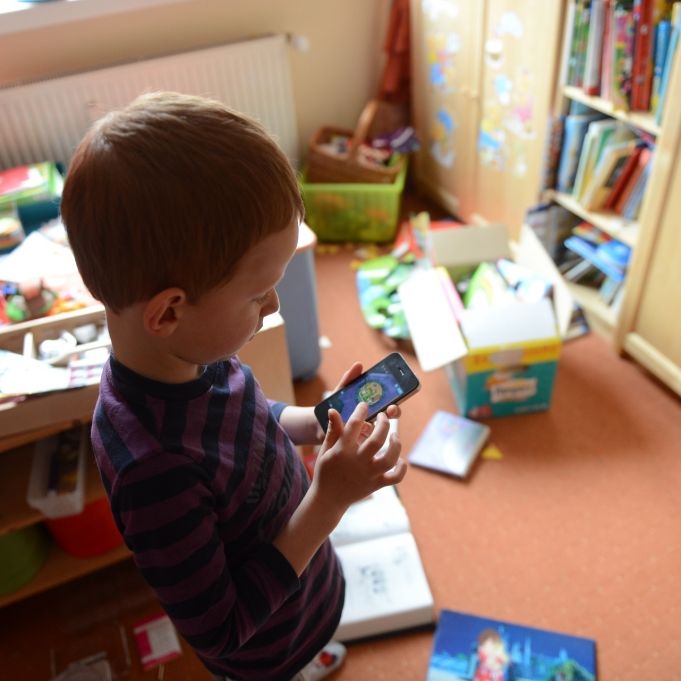 Handy-Schock! So viele Kinder sind suchtgefährdet Handy-Schock! So viele Kinder sind suchtgefährdet (Foto)