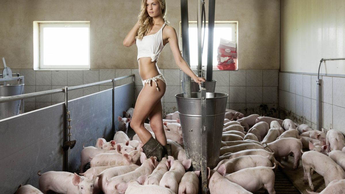 Schweinereien mit Bäuerin Melanie im Juni. (Foto)