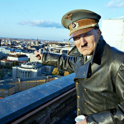 Das machen Deutsche, wenn plötzlich Hitler vor ihnen steht Das machen Deutsche, wenn plötzlich Hitler vor ihnen steht (Foto)
