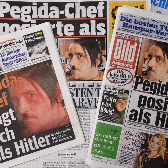Skandal-Akte Pegida: Hitler-Pose, "Viehzeug", Galgen-Attrappe Skandal-Akte Pegida: Hitler-Pose, "Viehzeug", Galgen-Attrappe (Foto)