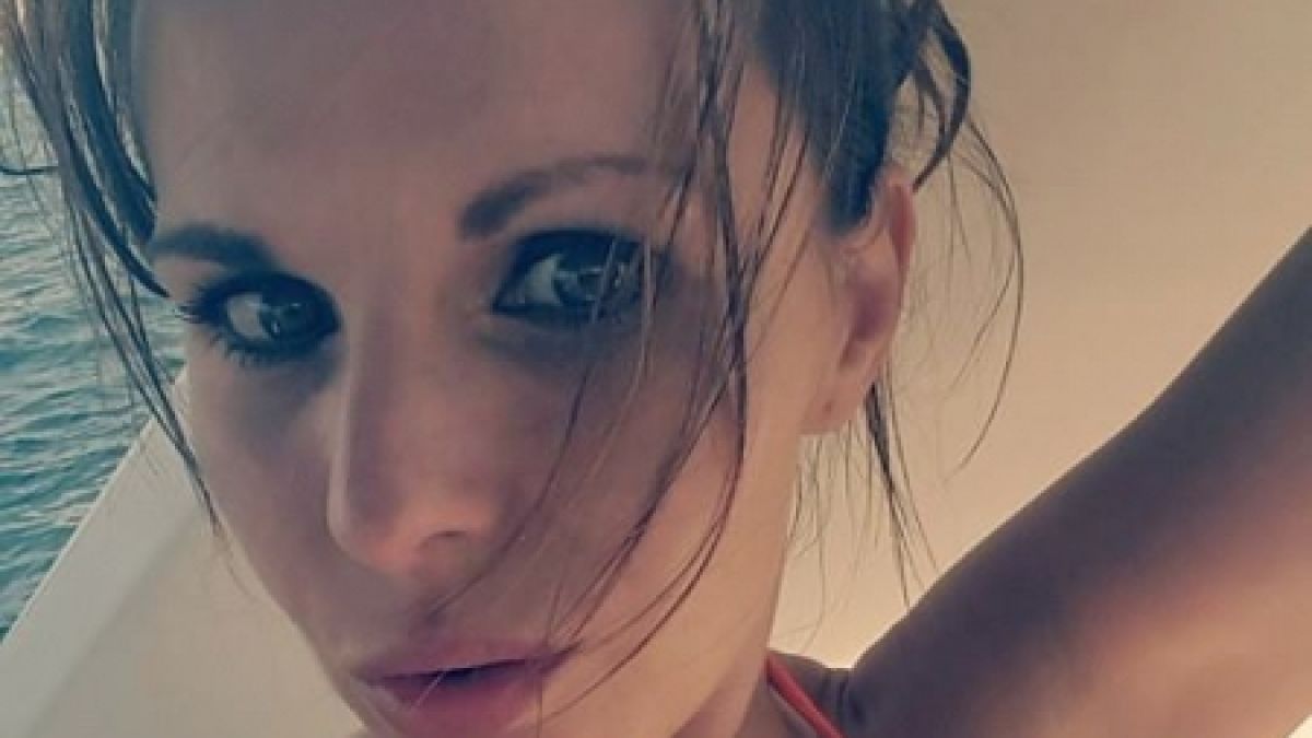 Porno-Star Aische Pervers zeigt gern was sie hat... (Foto)