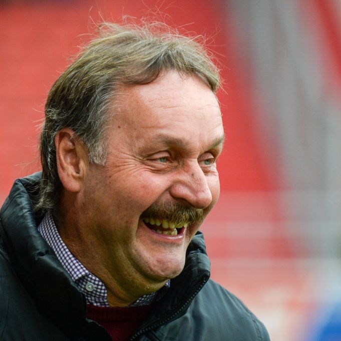 Polizei holt Fußball-Experten Peter Neururer aus dem Stadion Polizei holt Fußball-Experten Peter Neururer aus dem Stadion (Foto)