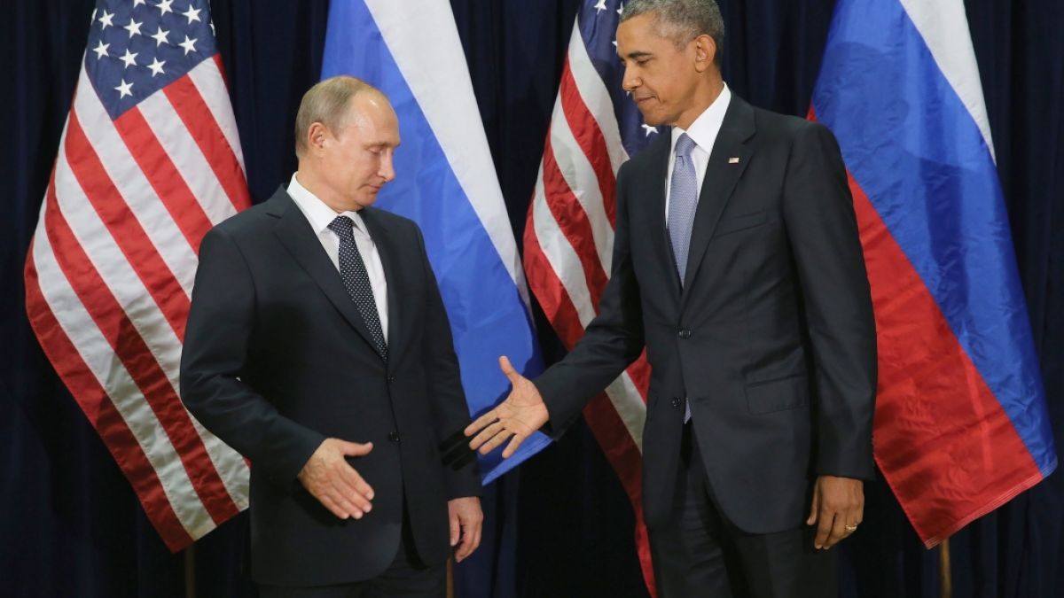 Putins rechter Arm wirkt auffällig steif - was steckt dahinter? (Foto)