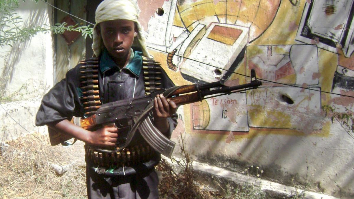 Junger Krieger: Vor allem in Afrika werden bei Bürgerkriegen immer wieder Kindersoldaten eingesetzt. Dass der IS auf Kinder als Waffen setzt, ist jedoch längst keine Neuigkeit mehr. (Foto)