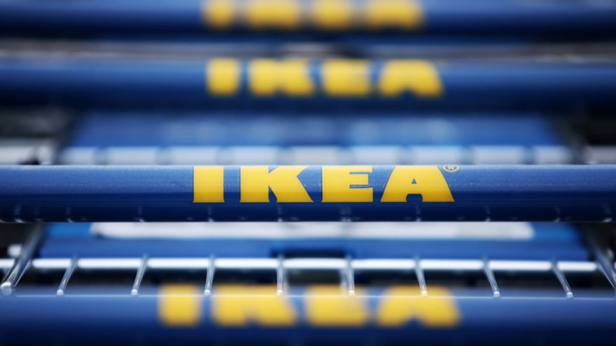 IKEA verkauft angeblich Hakenkreuz-Tisch Hadølf. (Foto)