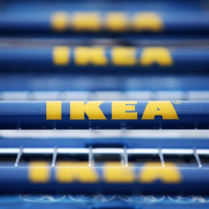 Verkauft IKEA Hakenkreuz-Tisch Hadølf für 88 Euro? (Foto)