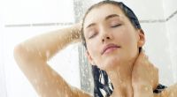 Der Verzicht auf Shampoos und Pflegeprodukte soll das Haar schöner und gesünder machen.