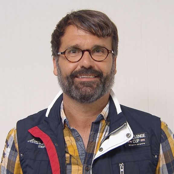 Der hat die Hosen an! Armin Funk mischt sich bei Vögele unter seine Arbeiter Der hat die Hosen an! Armin Funk mischt sich bei Vögele unter seine Arbeiter (Foto)