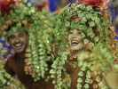 Frauen und Männer haben zu Karneval auch gern mal ein unbedeutendes Tête-à-Tête. (Foto)