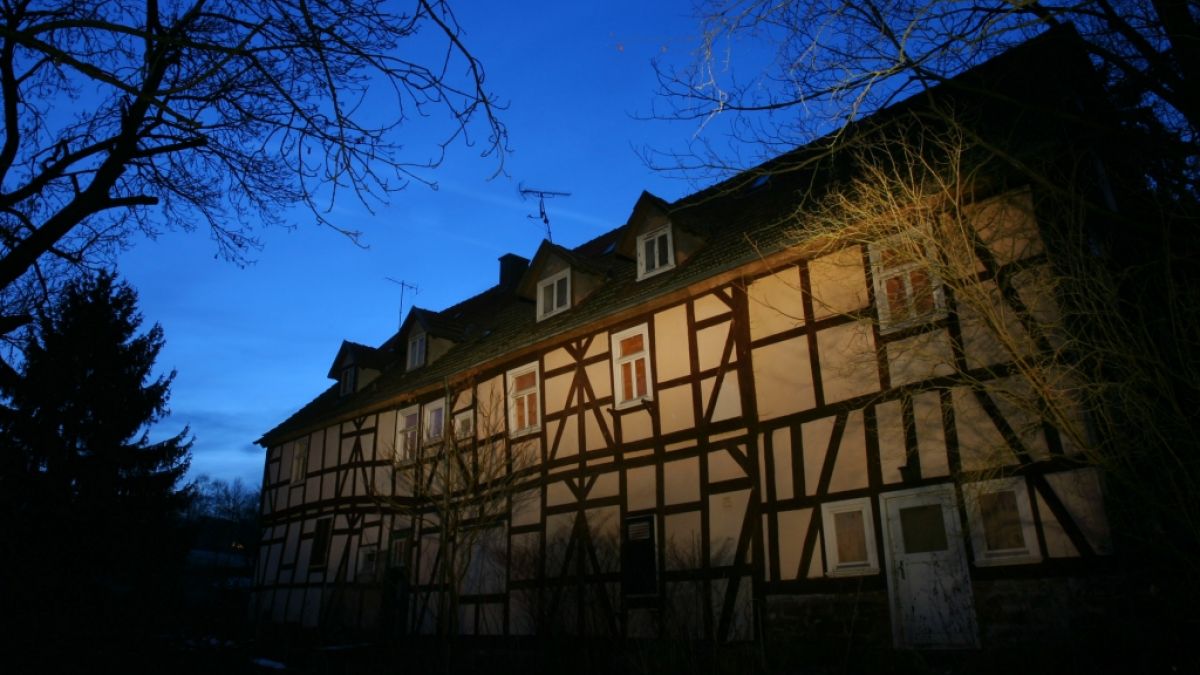 Das Haus des "Kannibalen von Rotenburg", Armin Meiwes, im nordhessischen Wüstefeld bei Rotenburg (2006). (Foto)