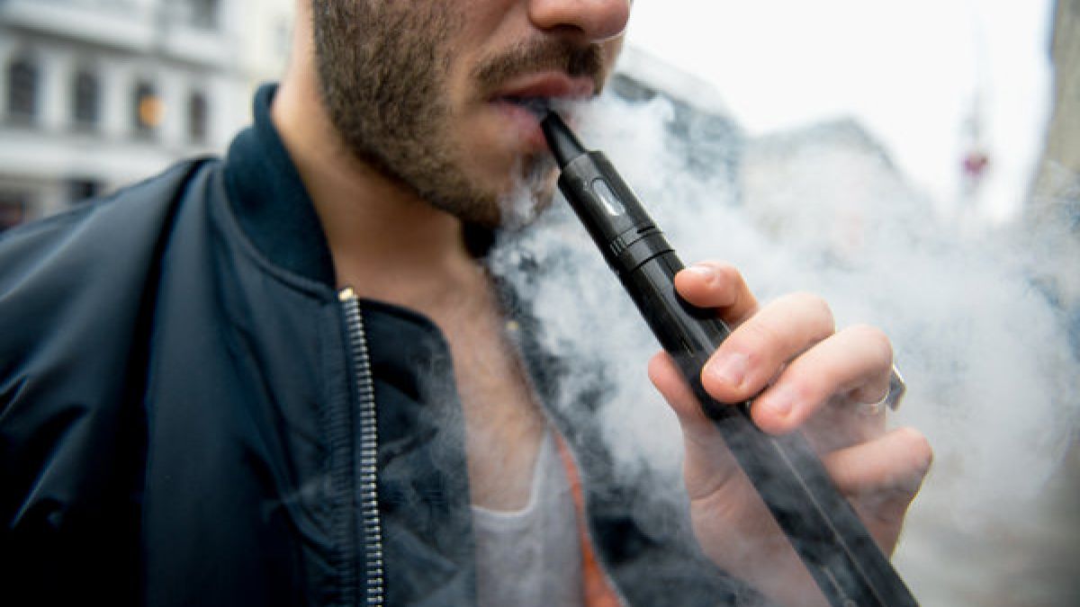 Durch eine explodierende E-Zigarette erlitt der Kanadier Ty Greer schwere Verletzungen im Gesicht. (Symbolbild) (Foto)