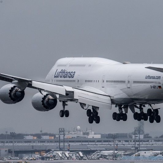 9-jähriges Mädchen stirbt auf Lufthansa-Flug nach München 9-jähriges Mädchen stirbt auf Lufthansa-Flug nach München (Foto)
