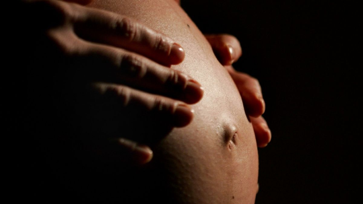 Für eine natürliche Schmerzlinderung entschied sich eine Australierin während der Geburt zu masturbieren. (Foto)