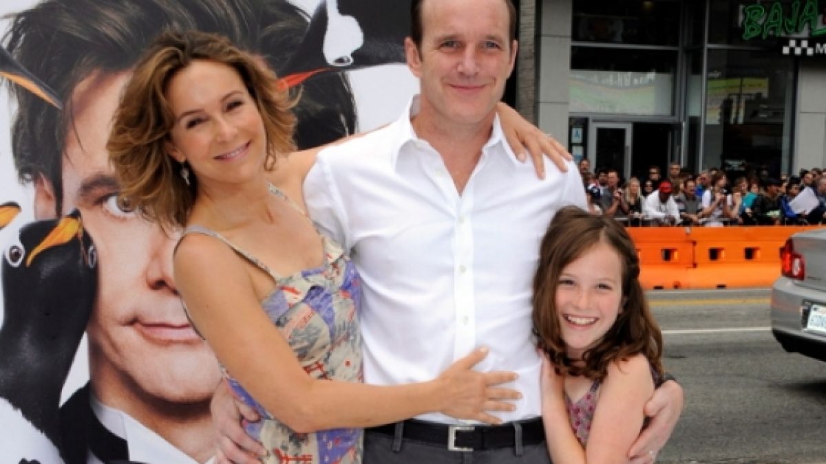 Jennifer Grey mit ihrem Mann Clark Gregg und Tochter Stella. (Foto)