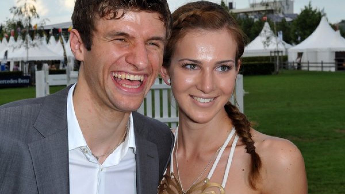 Thomas Müller und Ehefrau Lisa. (Foto)