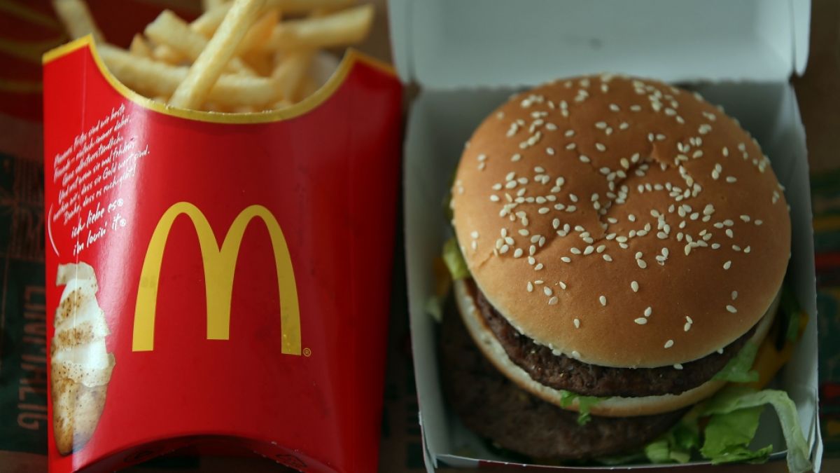 Ein Big Mac Menu bei McDonalds: Ein Mitarbeiter soll jahre lang die BigMac-Soße verunreinigt haben. (Foto)