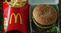 Ein Big Mac Menu bei McDonalds: Ein Mitarbeiter soll jahre lang die BigMac-Soße verunreinigt haben.