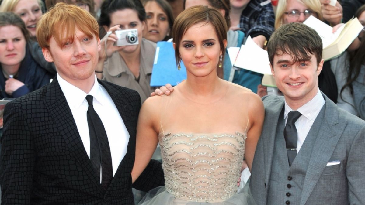 Die britischen Hauptdarsteller (l-r) Rupert Grint, Emma Watson und Daniel Radcliffe am 07. Juli 2011 in London zur Weltpremiere des achten und letzten Harry-Potter-Films "Harry Potter und die Heiligtümer des Todes - Teil II". (Foto)