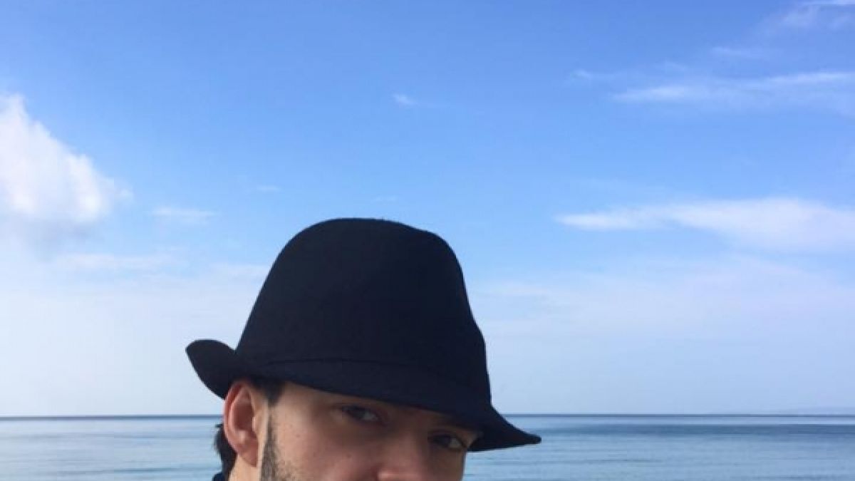 Ein privater Schnappschuss: Profitänzer Ilia Russo bei einem Strandausflug. (Foto)