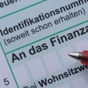Entscheiden Sie selbst, ob Sie Ihre Steuererklärung online oder handschriftlich machen. Entscheiden Sie selbst, ob Sie Ihre Steuererklärung online oder handschriftlich machen.