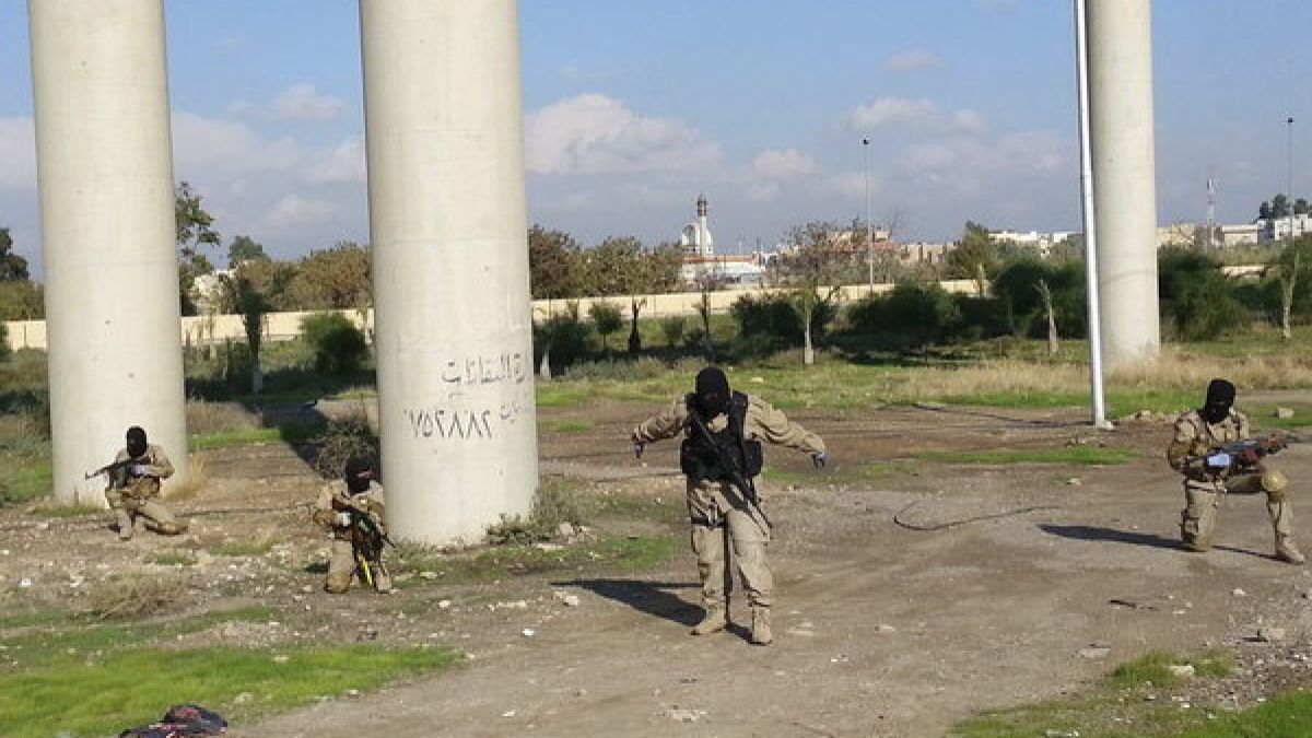 IS-Kämpfer im irakischen Mossul - dort fand die Säurebad-Hinrichtung statt. (Foto)