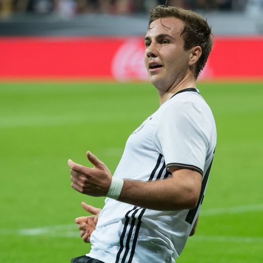Super Mario lässt sich feiern! So gratuliert man richtig, lieber Götze! Super Mario lässt sich feiern! So gratuliert man richtig, lieber Götze! (Foto)